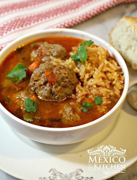 Mexico In My Kitchen, Mexikansk Mat, Mexican Meatball Soup, Mexican Meatballs, Meatball Soup Recipes, Authentic Mexican Food, Mexican Soup, Tomato Broth, Meatball Soup