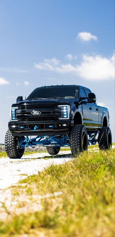 Ford Super Duty Trucks Lifted, Cool Lifted Trucks, Nice Lifted Trucks, Jacked Up Ford Trucks, Big Truck Aesthetic, Trucks Wallpaper Iphone, Lifted Truck Wallpaper Iphone, Lifted Trucks Wallpaper, Ford F250 Super Duty Lifted