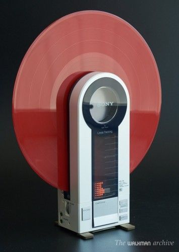 SOLD > SONY PS-F9 (turntable walkman) < SOLD | The Walkman Archive Retro Future Design, Product Design Aesthetic, Future Design Product, Non Fashion Grail, Fashion Grails, Sony Design, Retro Tech, Retro Gadgets, New Retro Wave