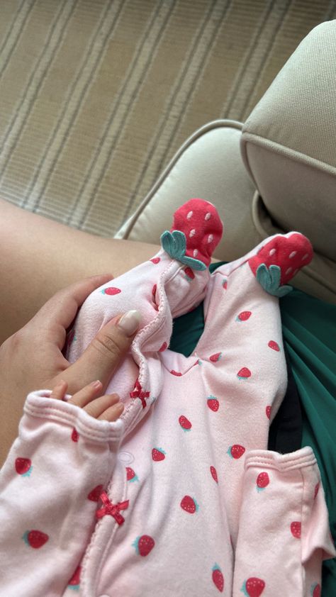 Newborn Outfits Summer, Summer Newborn Outfits, Crunchy Mom Aesthetic, Baby Fever Aesthetic, Newborn Aesthetic, Baby Girl Aesthetic, Motherhood Aesthetic, Strawberry Outfit, Crunchy Mom