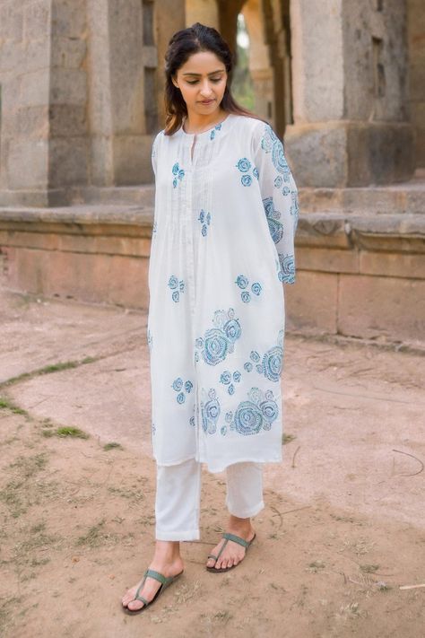 White mulmul block print kurta and pant set for women Mulmul Kurta, Block Print Kurta, V Neck Kurta, Girls Cotton Dresses, Placement Print, White Kurta, Handmade Embroidery Designs, Designer Kurti, Pant Set For Women