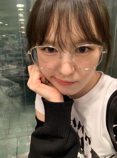 Kang Seul-gi, Wendy Red Velvet, Girl Cakes, Kpop Girl Groups, Korean Singer, Instagram Update, Korean Girl, K Pop, South Korean Girls