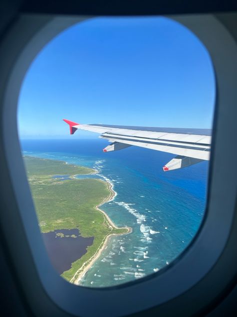 Airplane, Beautiful View, Punta Cana, Ocean View From Airplane Window, Bright Blue Ocean, Green Grass Cartagena, Jenn Core, Punta Cana Aesthetic, Aesthetic Airplane, Vacay Pics, Traveling Girl, Hard Rock Punta Cana, Travel 2024, Dream Trips