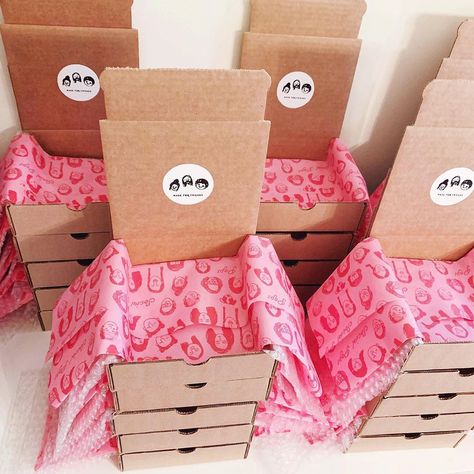 Subscription Box Packaging: The Design Guide Subscription Box Packaging, Business Packaging Ideas, Desain Merek, Etsy Packaging, Custom Tissue Paper, Packaging Ideas Business, Clothing Packaging, Small Business Packaging Ideas, Handmade Packaging