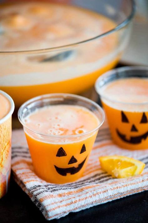 Essen, Kids Punch Recipes, Punch Nonalcoholic, Halloween Punch For Kids, Punch Recipes For Kids, Halloween Drinks Kids, Halloween Party Punch, Halloween Punch Recipes, Halloween Juice