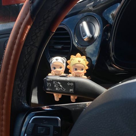 Car Assesories, Sonny Angels, Girly Car Accessories, Car Deco, Cool Car Accessories, Angel Babies, Girly Car, Grunge Vintage, Cute Car Accessories