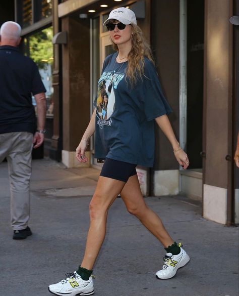 Taylor Swift Outfits Casual, Taylor Swift Casual, Electric Lady Studios, Taylor Swift Street Style, Taylor Outfits, New York Outfits, Taylor Swift New, Estilo Taylor Swift, Taylor Swift Outfits