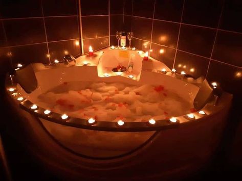 Honeymoon Room Romantic, Hotel Night With Boyfriend, Romantic Bath For Two, Romantic Bathtubs, Honeymoon Bed, Date Night Ideas Romantic, Romantic Bathtub, Honeymoon Bedroom, Honeymoon Rooms