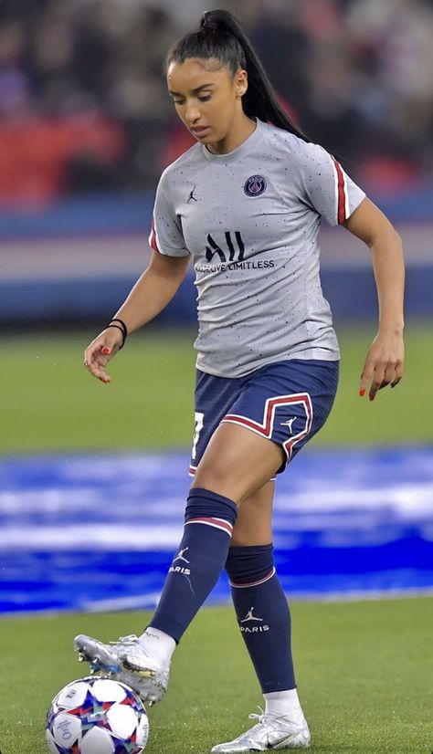 Football Women Outfits, Psg Womens Team, Women Soccer Outfit, Womens Soccer Outfit, Soccer Outfits For Women, Girl Soccer Players, Women Football Players, Futbol Girl, Women Soccer Players