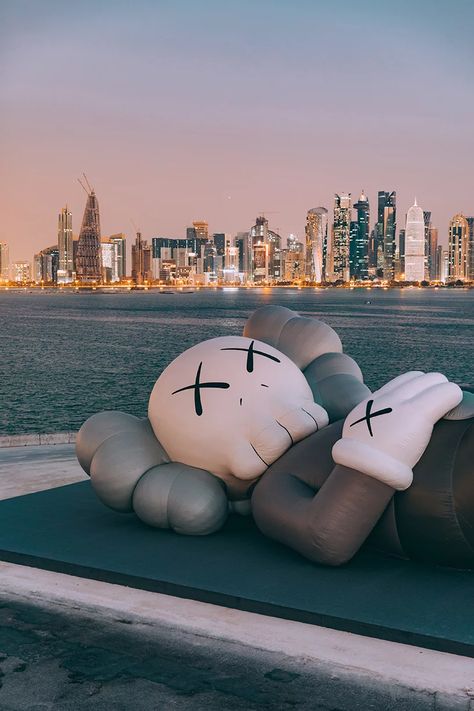 Kaws X Jordan Wallpaper, Kaws Basketball Wallpaper, Kaws Jordan Wallpaper, Designer Wallpaper Iphone, Inflatable Sculpture, Elmo Wallpaper, Kaws Iphone Wallpaper, Nice Wallpapers, Hypebeast Iphone Wallpaper