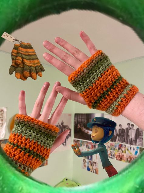 @ avatechh_ on ig Coraline Crochet, Knitting Fingerless Gloves, Easy Cute Crochet, Crochet Cherry, Crochet Fairy, Crochet Brooch, Gloves Design, Working Women, Crochet Fingerless Gloves