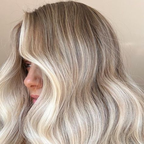 Balayage, Root Color For Blondes, Blonde Root Smudge Balayage, Blonde Foils On Dark Hair, Blonde With A Shadow Root, Root Stretch Hair, Blonde Root Stretch, Root Smudge Blonde, Mid Length Blonde Hair
