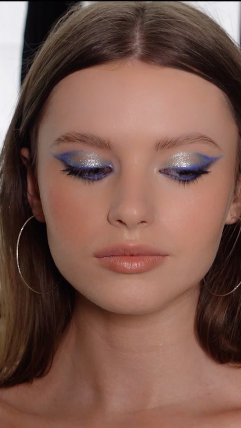 Blue Eyes Blue Makeup, Blue And Glitter Makeup, Blue Makeup Ideas For Prom, Simple Glittery Eye Makeup, Blue Eyeshadow Makeup For Brown Eyes, Blue Shadow Aesthetic, Eye Makeup 2024, Bold Make Up Looks, Eye Blue Makeup