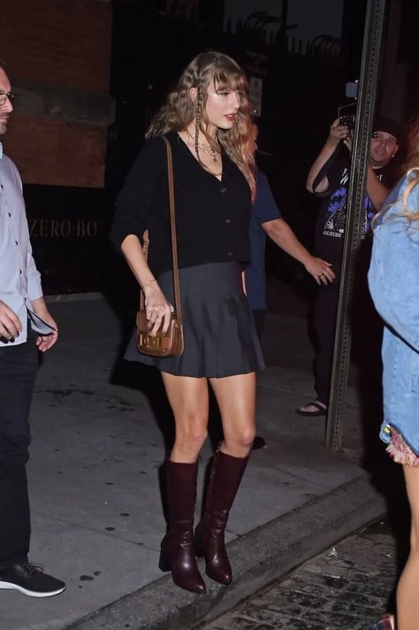 Taylor Swift Casual, Style In 2023, Taylor Swift Street Style, Fashion Highlights, Taylor Outfits, Taylor Swift Outfits, Smart Auto, Taylor S, Long Live Taylor Swift