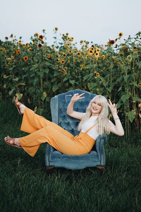 Outdoor Photoshoot With Couch, Groovy Photoshoot Ideas, Props For Outdoor Photoshoot, Empowerment Photoshoot Ideas, Quirky Photoshoot Ideas, 70s Style Photoshoot, Groovy Photoshoot, Greenery Photoshoot, 70s Inspired Photoshoot