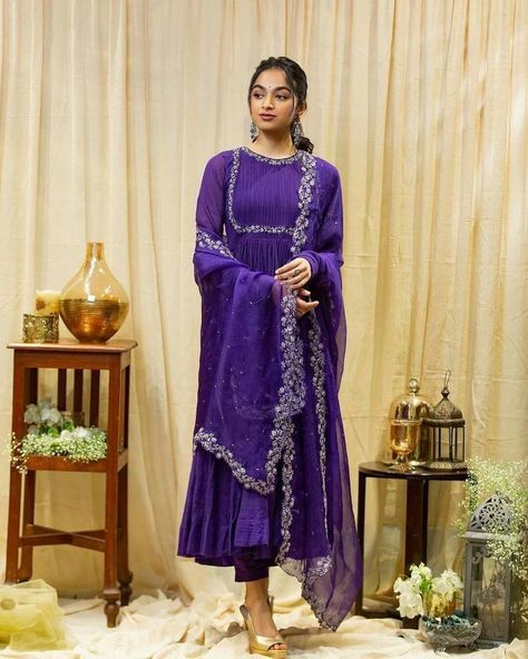 Churidhar Designs Party Wear, New Designs Kurti Indian Party Wear, Kurta Designs For Wedding, Traditional Anarkali Dresses, Churidhar Designs, Long Frock Designs, Designer Anarkali Dresses, Long Gown Design, Anarkali Dress Pattern