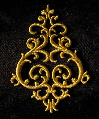 Gold Trim Applique Iron on Patches on AngelTrim. Nice design but too delicate to add stones to it. Embroidery With Gold Thread, Gold Embroidery Designs, Motif For Embroidery, Collar Embroidery Design, Trim Embroidery, Gold Thread Embroidery, Embroidery Collar, Goldwork Embroidery, Broderie Simple