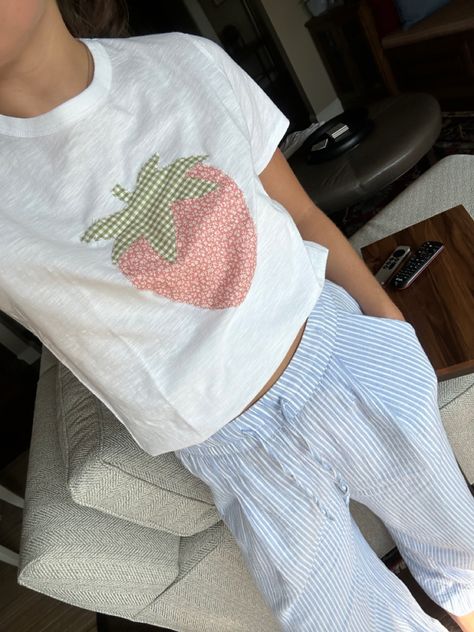 Patchwork, Coastal Style, Diy Shirt, Ropa Upcycling, Strawberry Shirt, Strawberry Summer, Fire Fits, Ropa Diy, Mode Inspo