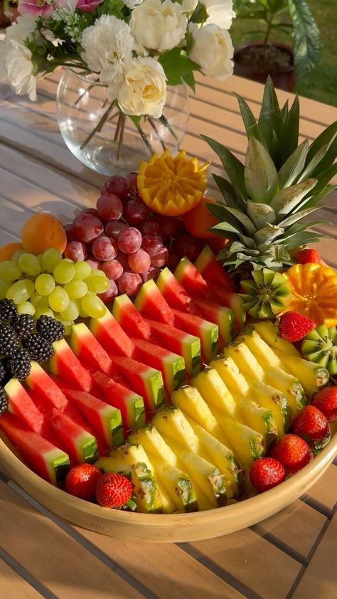 Aiza Itaeva | Fruit platter 🍍🥝🍇🍓🥭🍍 . . . . . . . . . . #foodart #foodporn #art #instagood #instagram #reels #explore #viral #foryou #fyp #tiktok #video… | Instagram Fruit Dish Ideas, Tropical Veggie Tray, Snack Trays Ideas, Mexican Fruit Tray Ideas, Fruits And Cheese Platter, Display Fruit For Party, Fruit Platter Charcuterie Board, Palm Tree Fruit Display, Healthy Platter Board