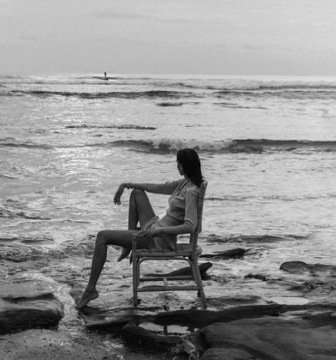 Beach With Chair Photoshoot, Beach Stool Photoshoot, Chair In Ocean Photoshoot, Photo Chair Poses, Chair On Beach Photoshoot, Woman Sea Photography, Beach Chair Photoshoot, Beach Rocks Photoshoot, Belize Photoshoot