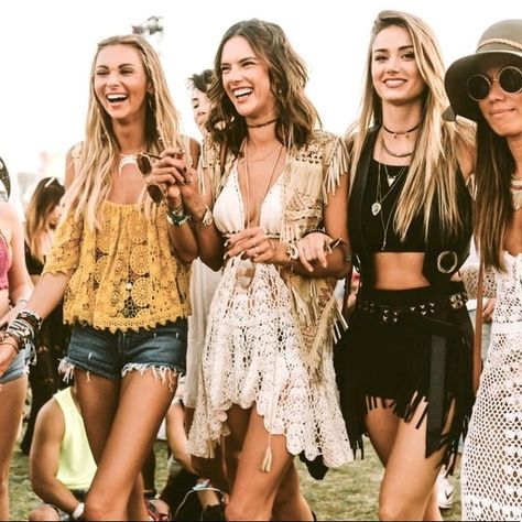 Neutral Closet, Closet Revamp, Funeral Outfit, Look Casual Chic, Look Boho, Adidas Outfit, Festival Looks, Aesthetic Outfit, Boho Festival