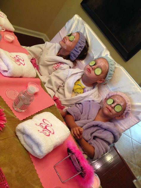 Pink Spa Party Ideas, Princess Pamper Party Ideas, Spa Sleepover Party Ideas, Pjamamas Party, Sleep Over Party Ideas For Kids, Toddler Spa Party, Girls Pamper Party Ideas, Pink Sleepover Ideas, Sleep Over Ideas For Girls Kids