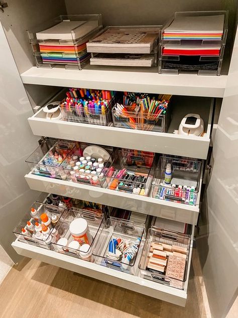 5 Steps to Organizing Your Kids’ Art Supplies | RíOrganize | Luxury Professional Organizer Rangement Art, Craft Closet Organization, Room Organization Diy, Cozy Basement, Art Supply Organization, House Organisation, Craft Room Design, Kids Art Supplies, Office Crafts