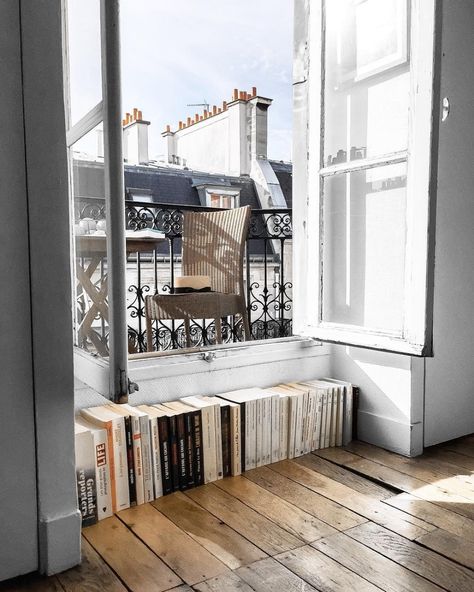 Paris Apartment Interiors, Aesthetic Apartment, Interior Design Minimalist, Apartment Aesthetic, Parisian Apartment, Design Apartment, Paris Apartments, Apartment Balconies, Balcony Design