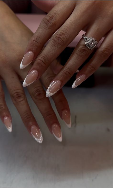 By @cynthias_nails Wedding Elegant Nails, Mails With Pearls, Nails For Evening Party, Pearl Decal Nails, Christmas Pearl Nails, Square Nails With Pearls, White Nails Bride, Pearl On Nails, Bride Nail Ideas