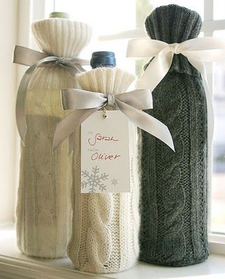 Use the sleeve from an old sweater to cover a wine bottle for gift...so clever! Homemade Gifts, Wine Sleeve, Wine Bottle Gift Bag, Wine Bottle Gift, Old Sweater, Bottle Gift, Bottle Cover, Bottle Crafts, Creative Gifts