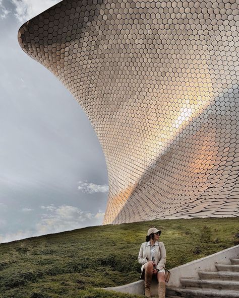 #museum #museosoumaya #museo #cdmx #mexico #mexicocity #travel #mexicotravel #museo #ciudaddemexico Anthropology Museum Mexico City, Mexico City Photo Ideas, Museum Outfits Aesthetic, Mexico City Outfits, Mexico Aesthetic, Mexico Pictures, Museum Outfit, Mexico City Travel, Selfie Tips