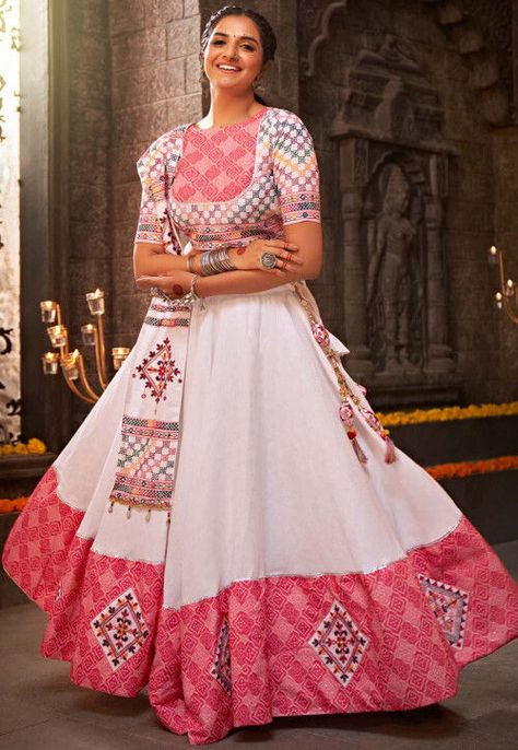 White Choli Lehenga For Navratri, Garba Choli, Gujarati Chaniya Choli, Lehenga Latest, Garba Chaniya Choli, Dandiya Dress, Latest Traditional Dresses, White Lehenga Choli, Navratri Lehenga