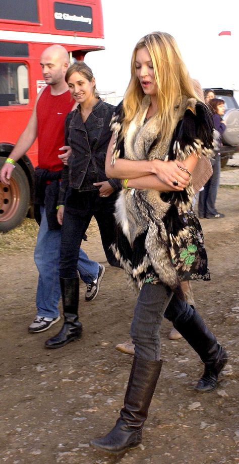 Kate Moss Glastonbury, Moss Outfit, Kate Moss Stil, Glastonbury Outfits, Kate Moss Outfit, Glastonbury Fashion, Glastonbury Outfit, 2004 Fashion, Supermodel Style