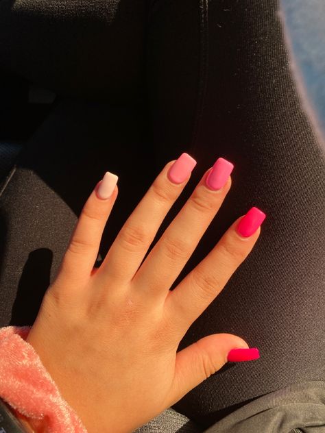 Light Pink And Neon Pink Nails, Hot Pink To Light Pink Nails, Pink Light To Dark Nails, Pink Nails Dark To Light, Light Pink To Dark Pink Nails, Dark Pink To Light Pink Nails, Dark To Light Pink Nails, Light Pink Dark Pink Nails, Pink Nails Light To Dark