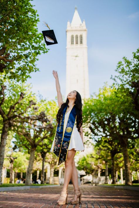 Graduation - LET ME CAPTURE YOU Nurse Graduation Pictures Scrubs, Senior Graduation Picture Ideas, Ucr Graduation Pictures, Grad Shoot Ideas, Unique College Graduation Pictures, Fun Graduation Pictures, 2025 Graduation, Nursing School Graduation Pictures, College Grad Pictures