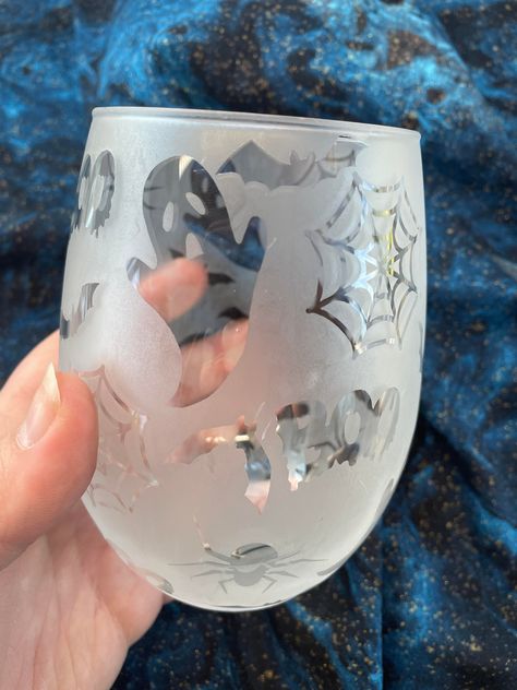 "Who doesn't love something a little different?!  Get Ready for some Spooky Wine time!  This wine glass has been \"reversed etched\" so that means Vinyl was applied then the etching cream then the vinyl peeled off to give you this cloudy look!  Each glasses pattern will look a little different as the vinyl is applied by hand to each glass.  If you would like a custom one please message me to see what we can come up with!  If damaged during shipping I would be happy to replace it for you or give Christmas Wine Glasses Vinyl, Halloween Wine Glasses, Etching Diy, Skull Wine, Etching Cream, Emprendimiento Ideas, Diy Wine Glasses, Etched Glassware, Decorated Wine Glasses