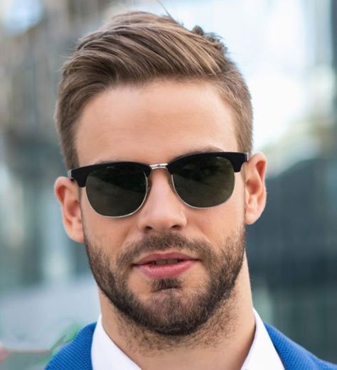 Men Haircut Bangs, Professional Mens Haircut, Men's Haircuts Short, Influencing People, Oval Face Men, Fade Undercut, Highlights Hairstyles, Ivy League Haircut, Short Hair With Beard