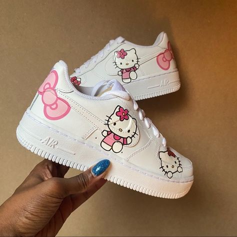 Hello Kitty Air Force, Custom Hello Kitty, Shoes Fancy, Sanrio Clothes, Kitty Aesthetic, Hello Kitty Shoes, Nike Air Force 1s, Diy Sneakers, Kitty Clothes