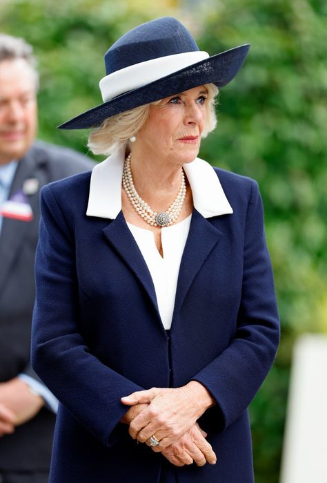 Queen Camilla Attends QIPCO British Champions Day — Royal Portraits Gallery Charles King, Rainha Elizabeth Ii, Royal Portraits, Camilla Duchess Of Cornwall, English Royal Family, Queen Camilla, Camilla Parker Bowles, Royal King, Estilo Real