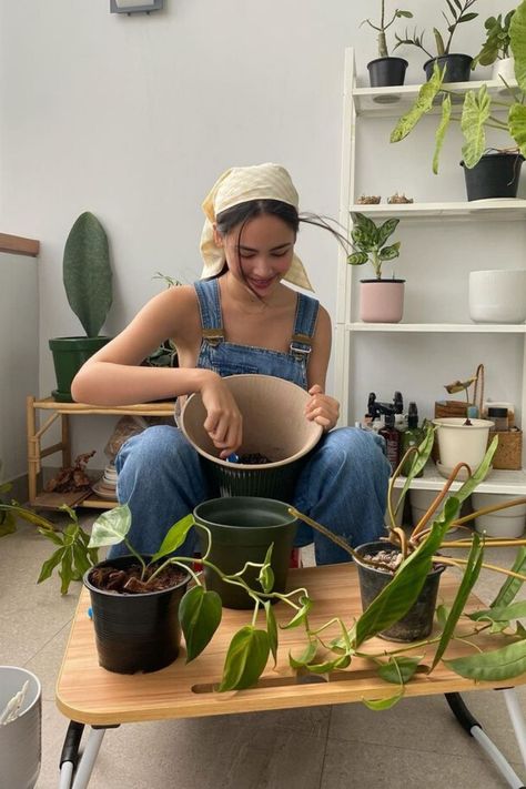 Plant Mom Aesthetic, Freetime Activities, Out On A Limb, Life Vision Board, Plant Aesthetic, Images Esthétiques, Slow Life, Foto Vintage, Dream Lifestyle