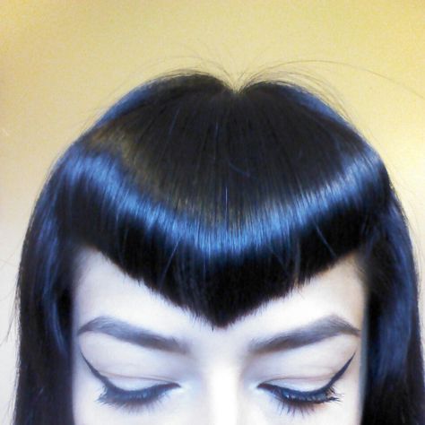 #vbangs Pointed Bangs Goth, Cobra Bangs, V Shaped Bangs Goth, Gothic Haircut Short, Goth Hair Bangs, Triangle Bangs Goth, V Bangs Goth, V Shaped Bangs, Gothabilly Hair