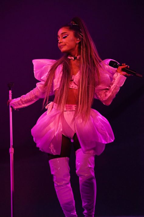 Celebrity & Entertainment | 75 Photos For Anyone on the Fence About Buying Tickets to Ariana Grande's Sweetener Tour | POPSUGAR Celebrity Photo 24 Jennifer Garner Elektra, Adriana Grande, Sweetener Tour, Old Celebrities, Ariana Grande Sweetener, Lana Turner, Ariana Grande Wallpaper, Celebrity News Gossip, Joan Collins