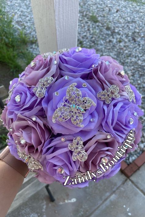 An elegant and beautiful bouquet! Customize bouquets are also available if needed. Different colors and brooches. 10inches in diameter You are welcome to message me and I will reply quick :) Hablo español 😊 Purple Quince Butterfly Theme, Purple Crown Quinceanera, Butterfly And Flower Quinceanera Theme, Purple Quince Flowers, Quince Dresses Lavender Butterfly, Quince Purple Centerpieces, Light Purple Quince Decorations, Butterfly Xv Theme, Purple Quince Ramo