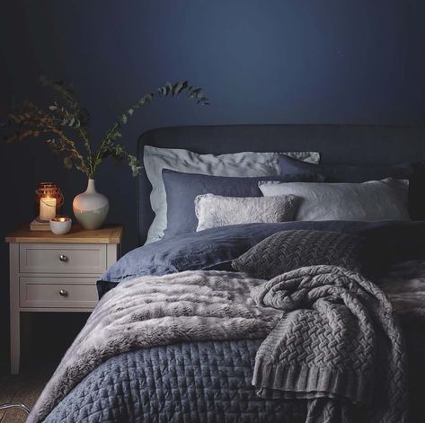 37 Ultra-cozy bedroom decorating ideas for winter warmth Navy Blue Bedrooms, Grey Bedroom Design, Navy Bedrooms, Blue Gray Bedroom, Cozy Bedroom Design, Blue Bedroom Design, Winter Bedroom, Blue Bedroom Decor, Bilik Tidur