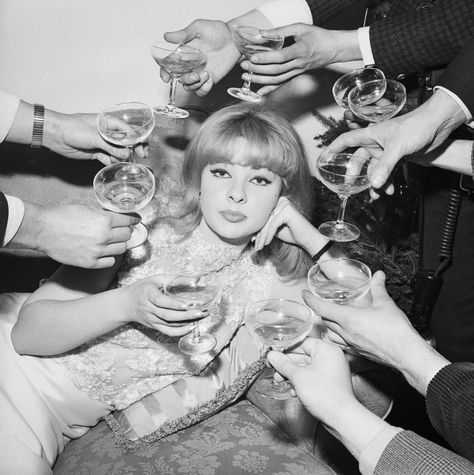 Bastille Day, Champagne Quotes, Bar Deco, Foto Glamour, Best Champagne, Moet Chandon, Vintage Champagne, Stil Inspiration, Foto Vintage