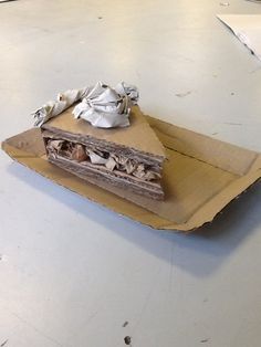 Cardboard Food Sculpture, Sculpture Art Cardboard, Easy Cardboard Sculpture, Card Board Sculptures, Cardboard Art Sculpture Easy, Cardboard Food Diy, Cardboard 3d Art, Cardboard Art Easy, Cardboard Sculpture Easy