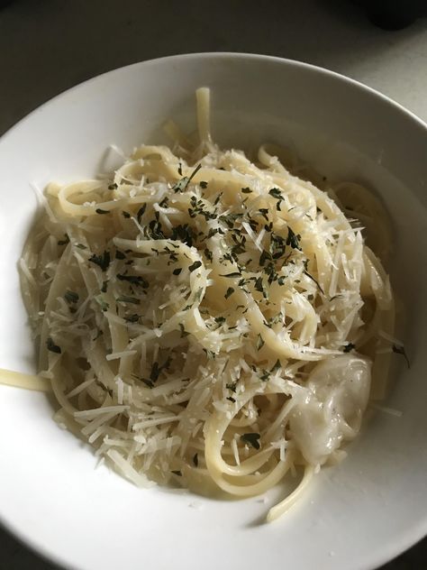 Fettuccine Alfredo Aesthetic, Fettucini Alfredo Aesthetic, Alfredo Aesthetic, Fetuccini Alfredo, Fettucini Alfredo, Food Aesthetics, Fettuccine Alfredo, Pasta Lover, Girl Dinner