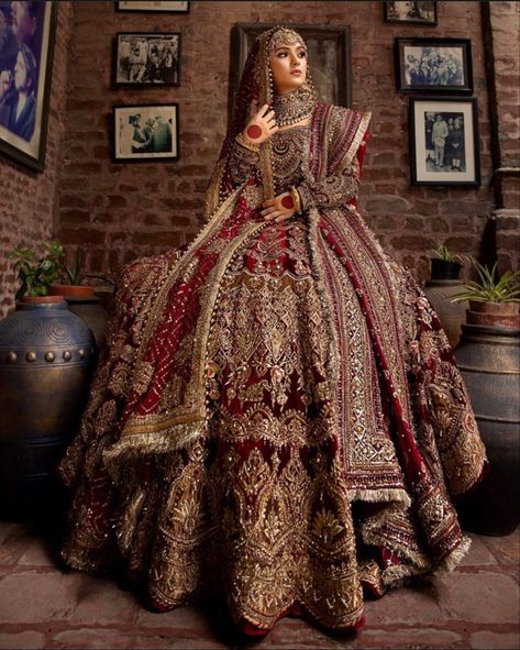 Red Bridal Lehenga Pakistani, Pakistani Bridal Lehenga, Latest Bridal Lehenga Designs, Pakistani Bridal Dress, Pengantin India, Bridal Lehenga Designs, Red Bridal Dress, Latest Bridal Lehenga, Lehenga Designs Simple