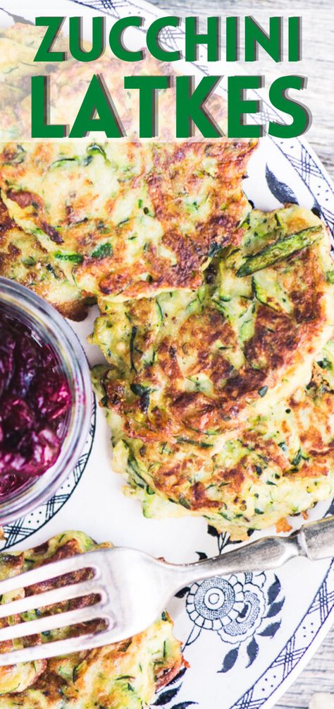 Essen, Best Latkes Recipe, Zucchini Latkes Recipe, Keto Jewish Recipes, Latkes Recipe Traditional, Breakfast Vegetables Side Dishes, Keto Latkes, Vegetable Latkes Recipe, Lammas Recipes