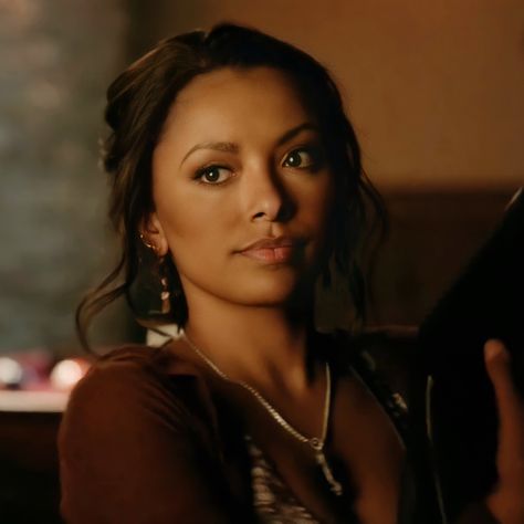 #tvd #kat #bonnie #bonbon Bonnie Bennett Pfp, Bonnie Bennett Icons, Vampire Diaries Bonnie, Jane Volturi, Tvd Bonnie, Bonnie Vampire Diaries, Tvd Dr, Bonnie Bennet, The Vampires Diaries